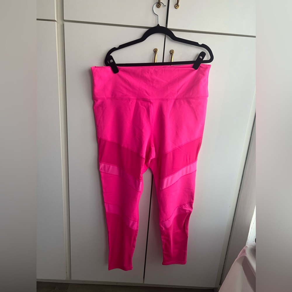 Barbie pink Fabletics leggings!